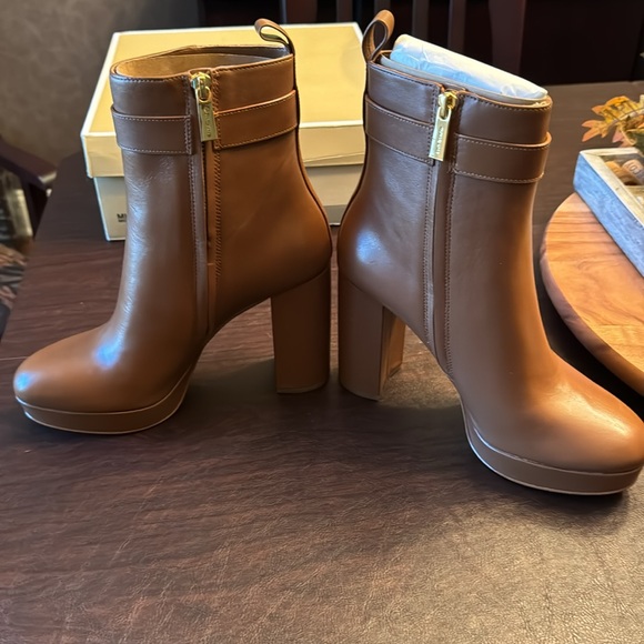Michael Kors Parker Platform Bootie - Picture 9 of 16